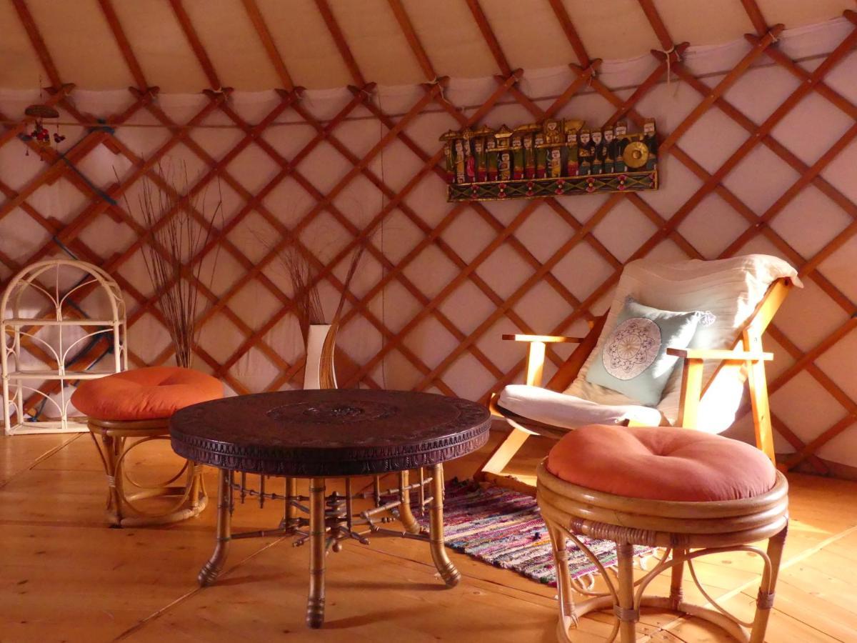 Les Yourtes D'Hotes Plouguiel Luaran gambar