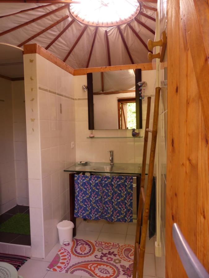 Les Yourtes D'Hotes Plouguiel Luaran gambar