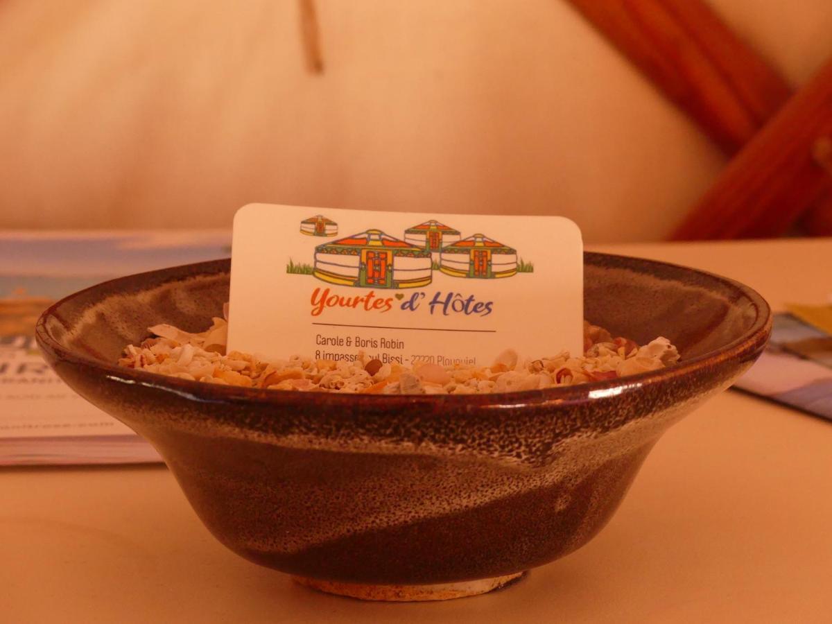 Les Yourtes D'Hotes Plouguiel Luaran gambar