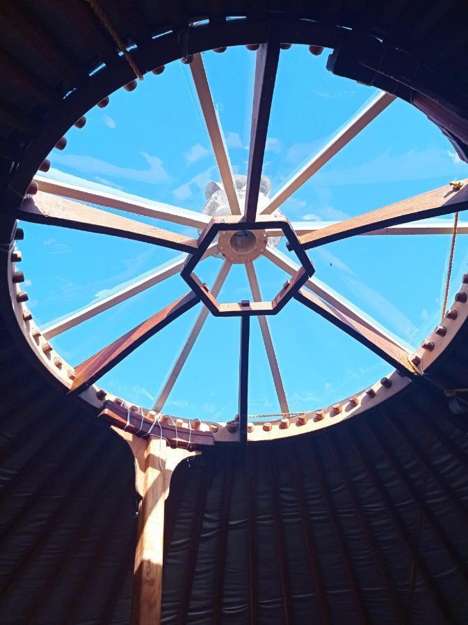 Les Yourtes D'Hotes Plouguiel Luaran gambar